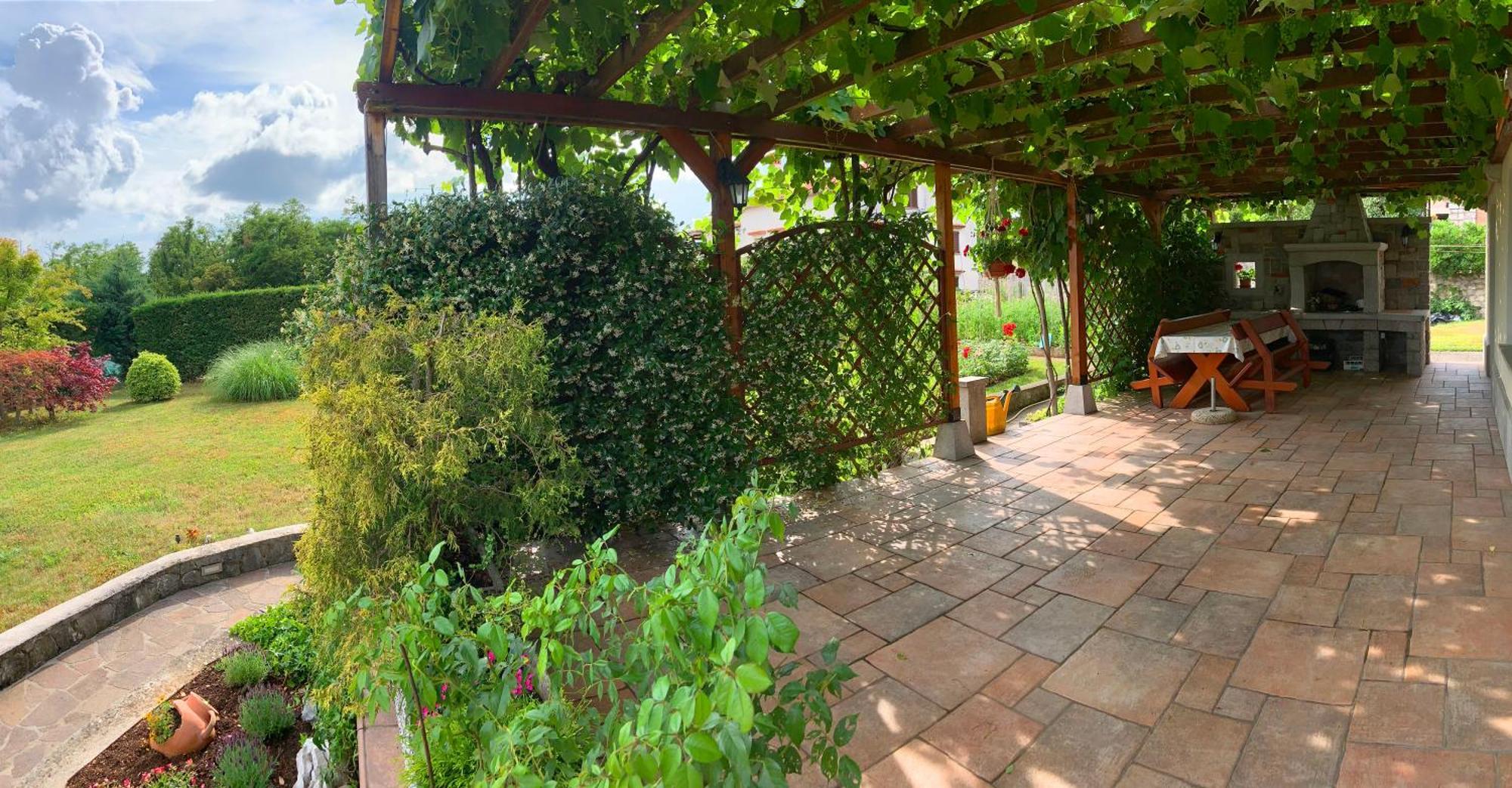 Garden Villa Štanjel エクステリア 写真
